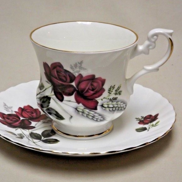 Royal Dover Bone China England Red Roses Pattern Tea Cup and Saucer - Picture 1 of 14